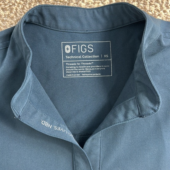 FIGS Rafaela Scrub Top - Picture 2 of 4